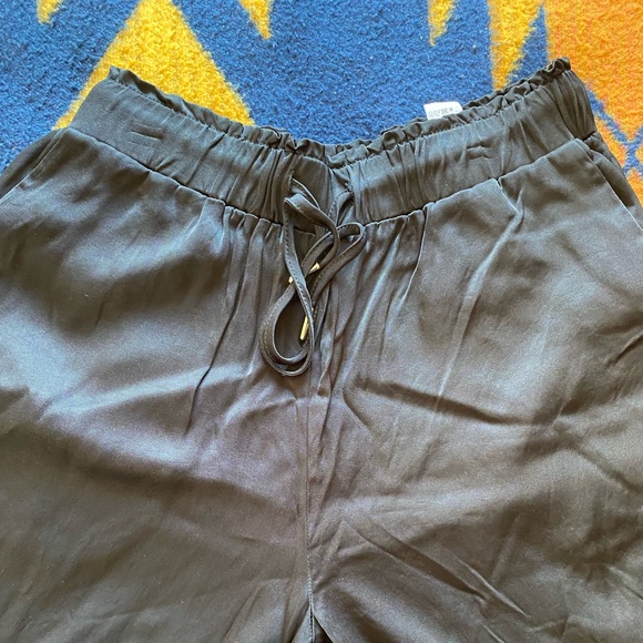 NWOT Zara Satin Wide Flared Leg Pants! Medium. Pockets! Never Worn or Washed! - Picture 5 of 8